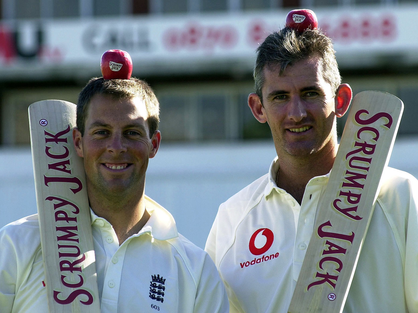 How do you like 'em apples? Trescothick and Caddick demonstrate the importance of a balanced diet