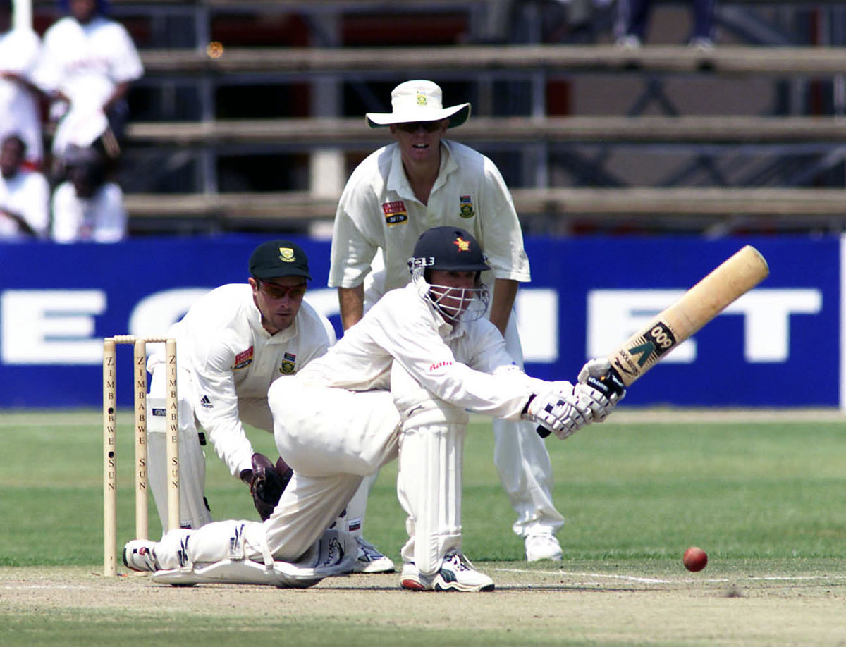 Andy Flower sweeps, Zimbabwe v South frica, 1st Test, Harare, 3rd day, September 9, 2001