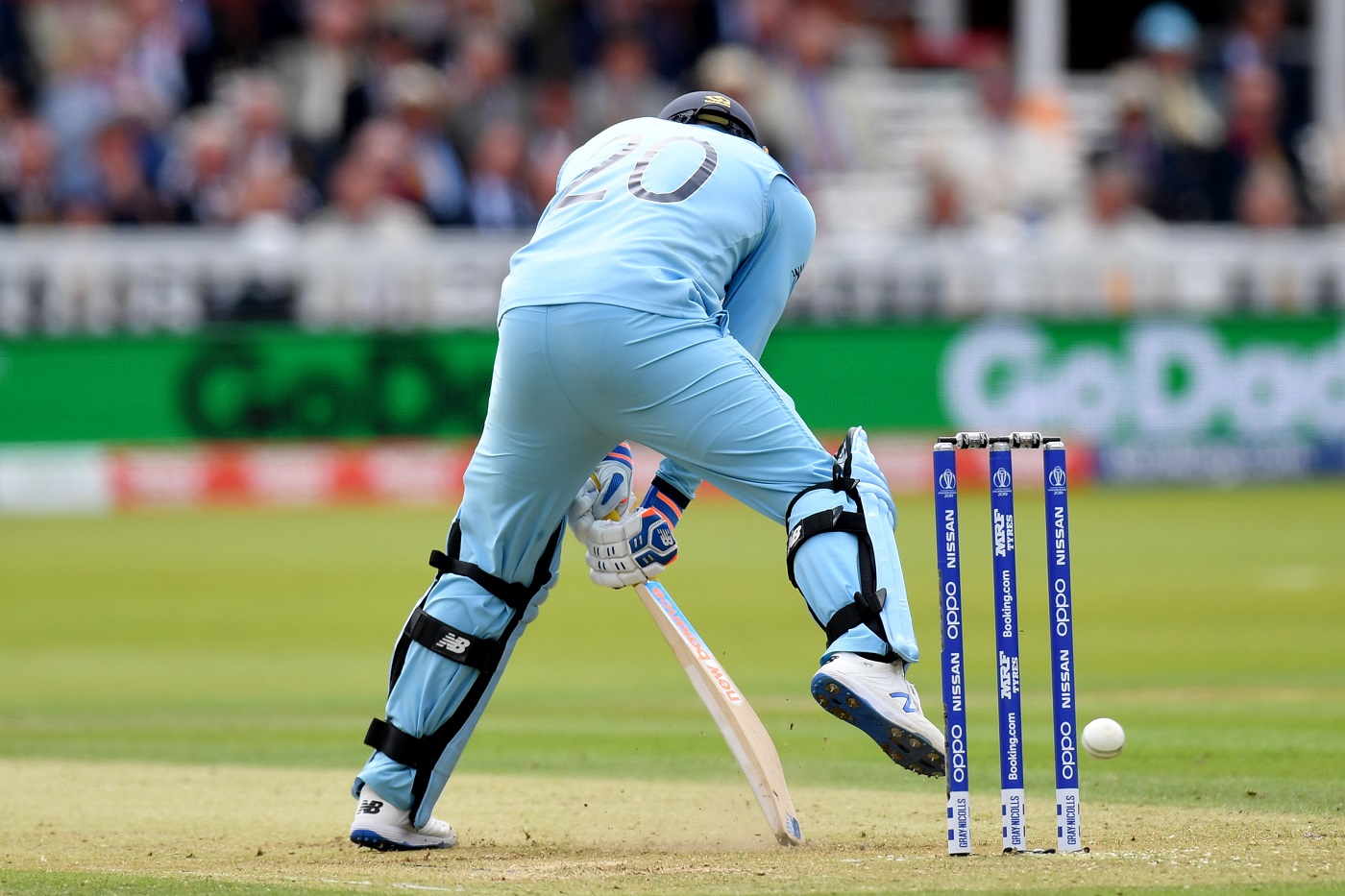 Trent Boult nearly had Jason Roy twice in his first three balls, hitting him in front the first ball and then nearly squeezing one under his bat