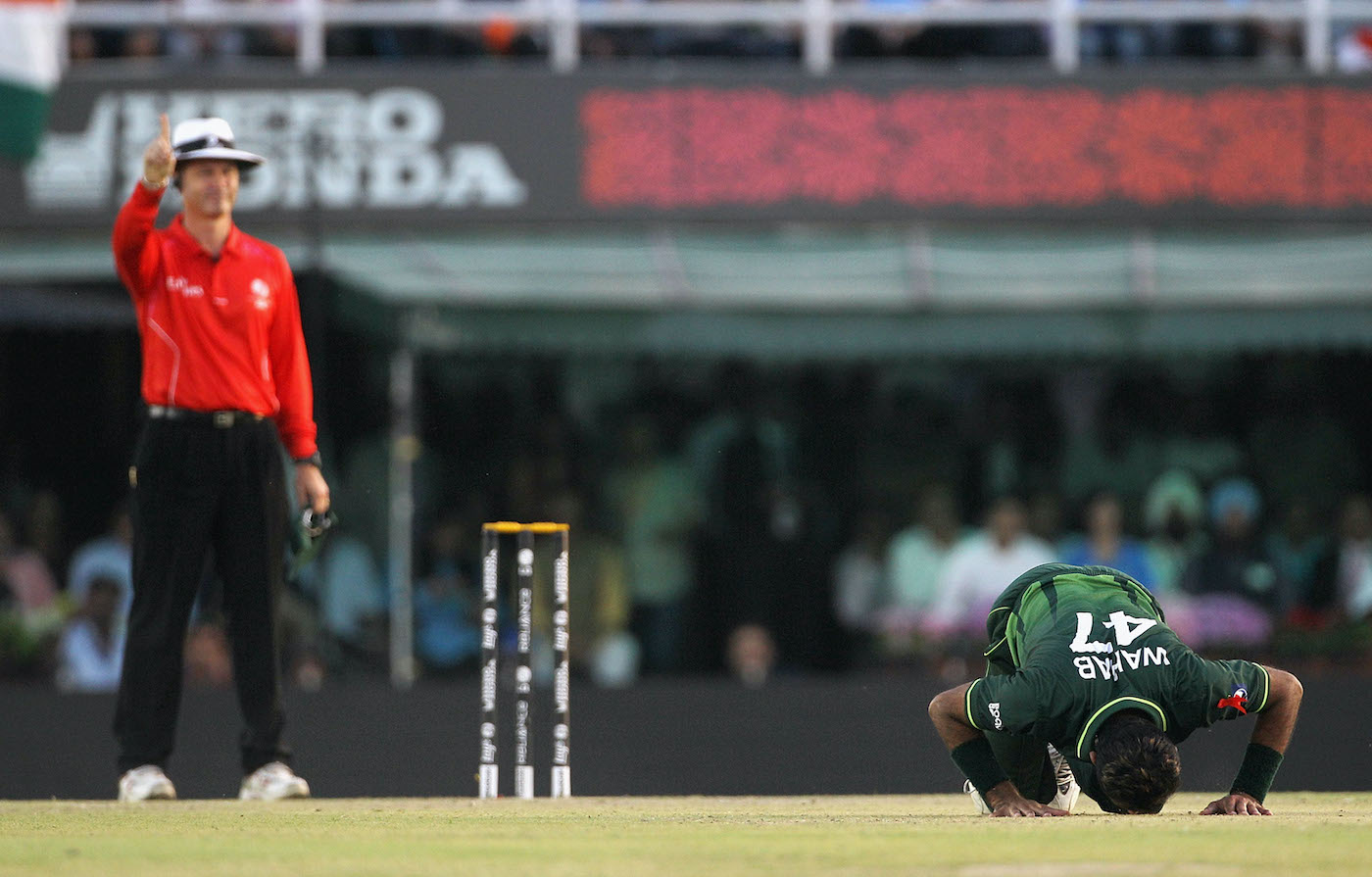 Wahab Riaz performs the sajda after picking up a five-for in the semi-final