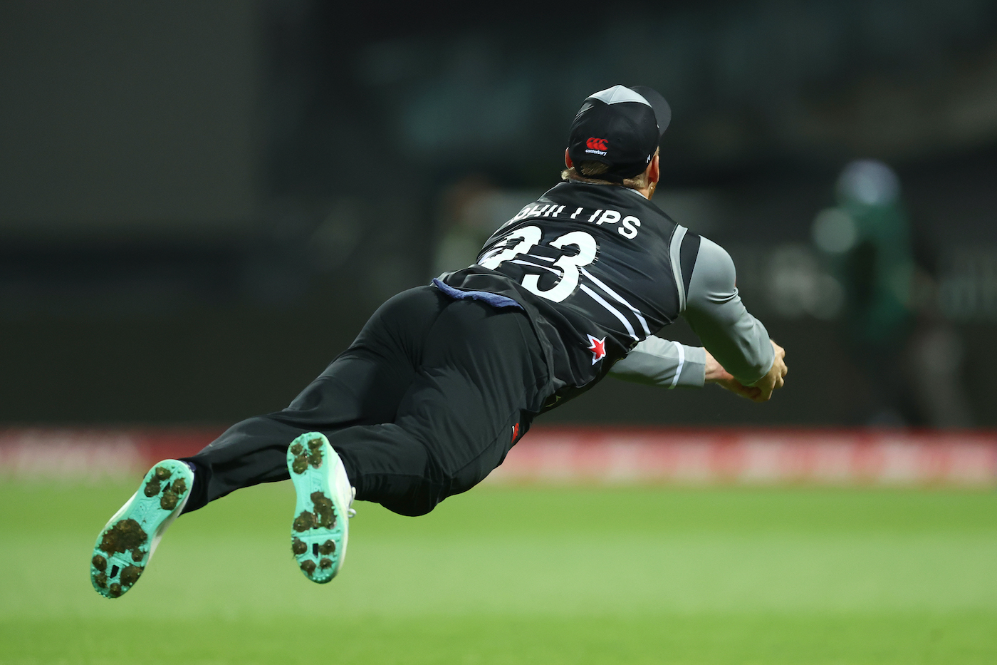 Batters' kryptonite: Glenn Phillips goes full Superman to send Marcus Stoinis back in the 2022 T20 World Cup