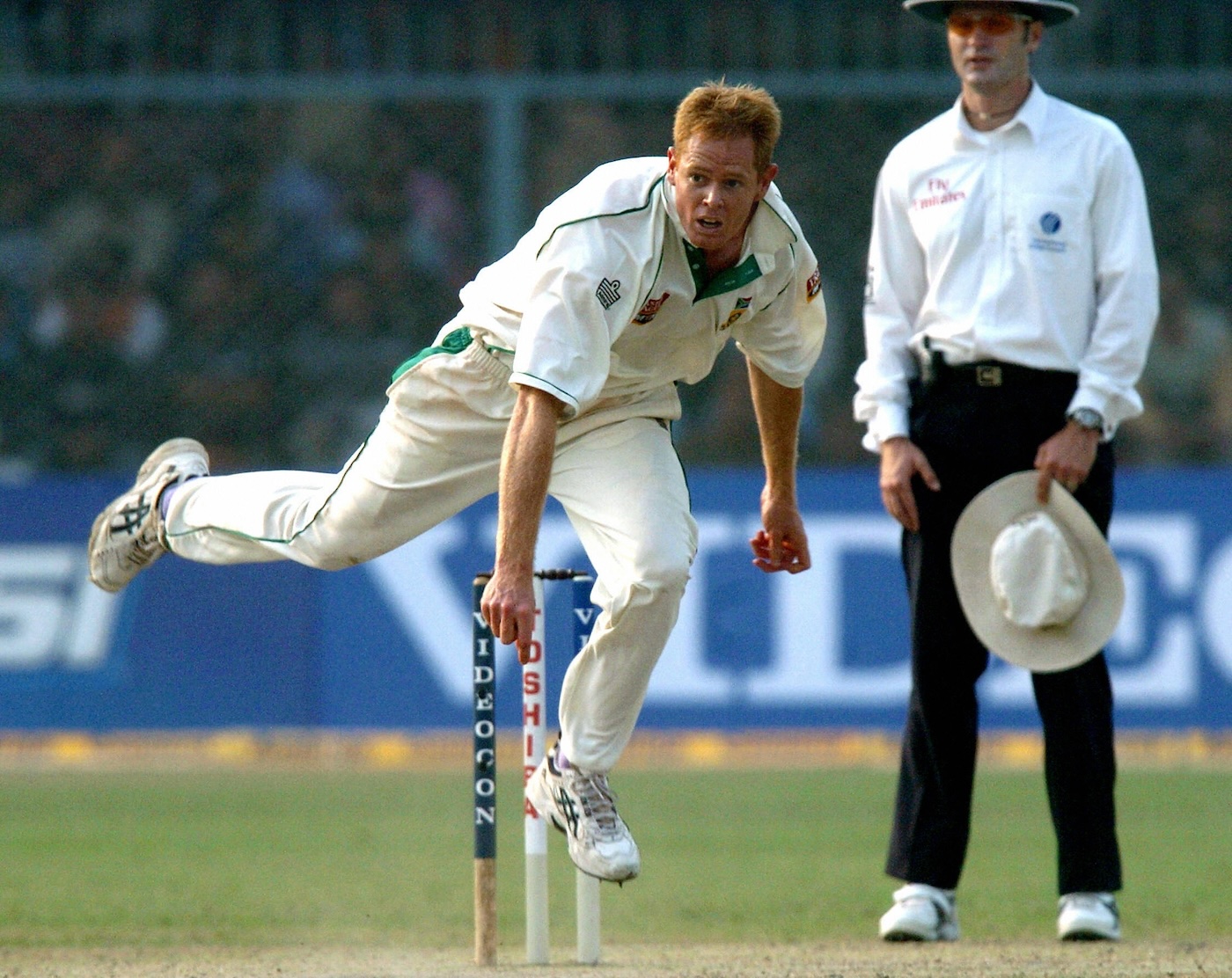 Shaun Pollock bowls