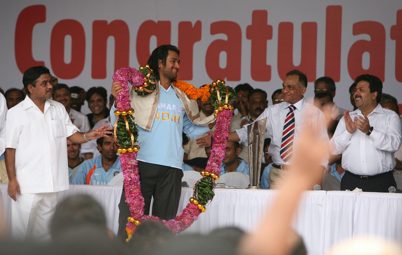 Dhoni this: MS replaces the burden of captaincy with another