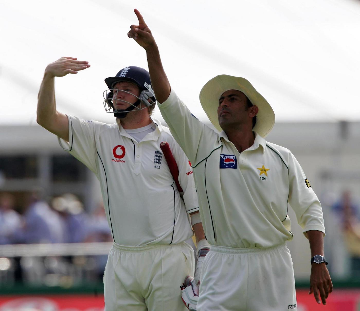 Matthew Hoggard and Younis Khan play charades trying to get an offending window closed