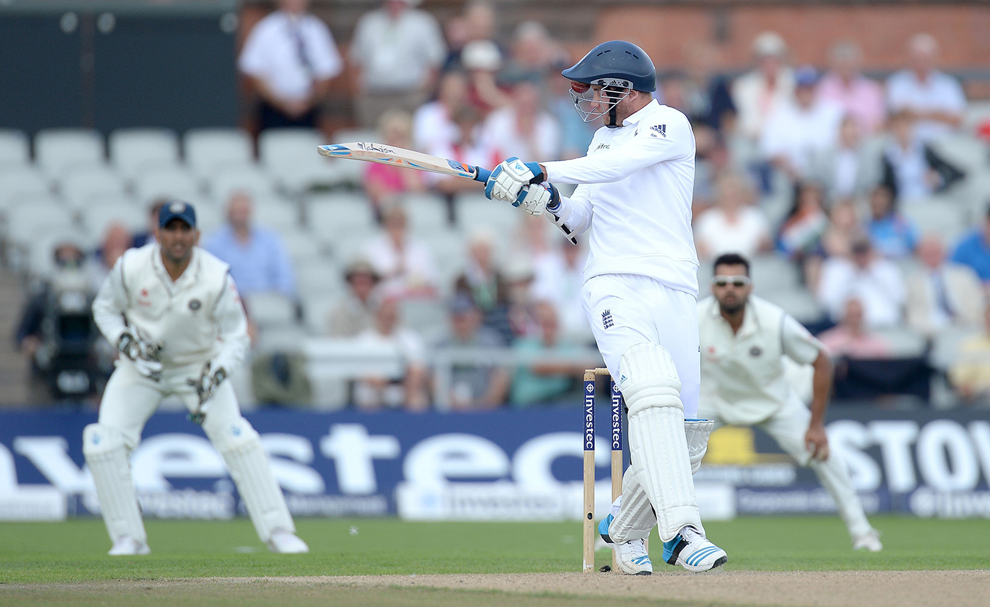 During the 2014 series, a bouncer from Aaron broke Stuart Broad's nose. After the day's play, the bowler (second from right) went to check on the batter's condition: 