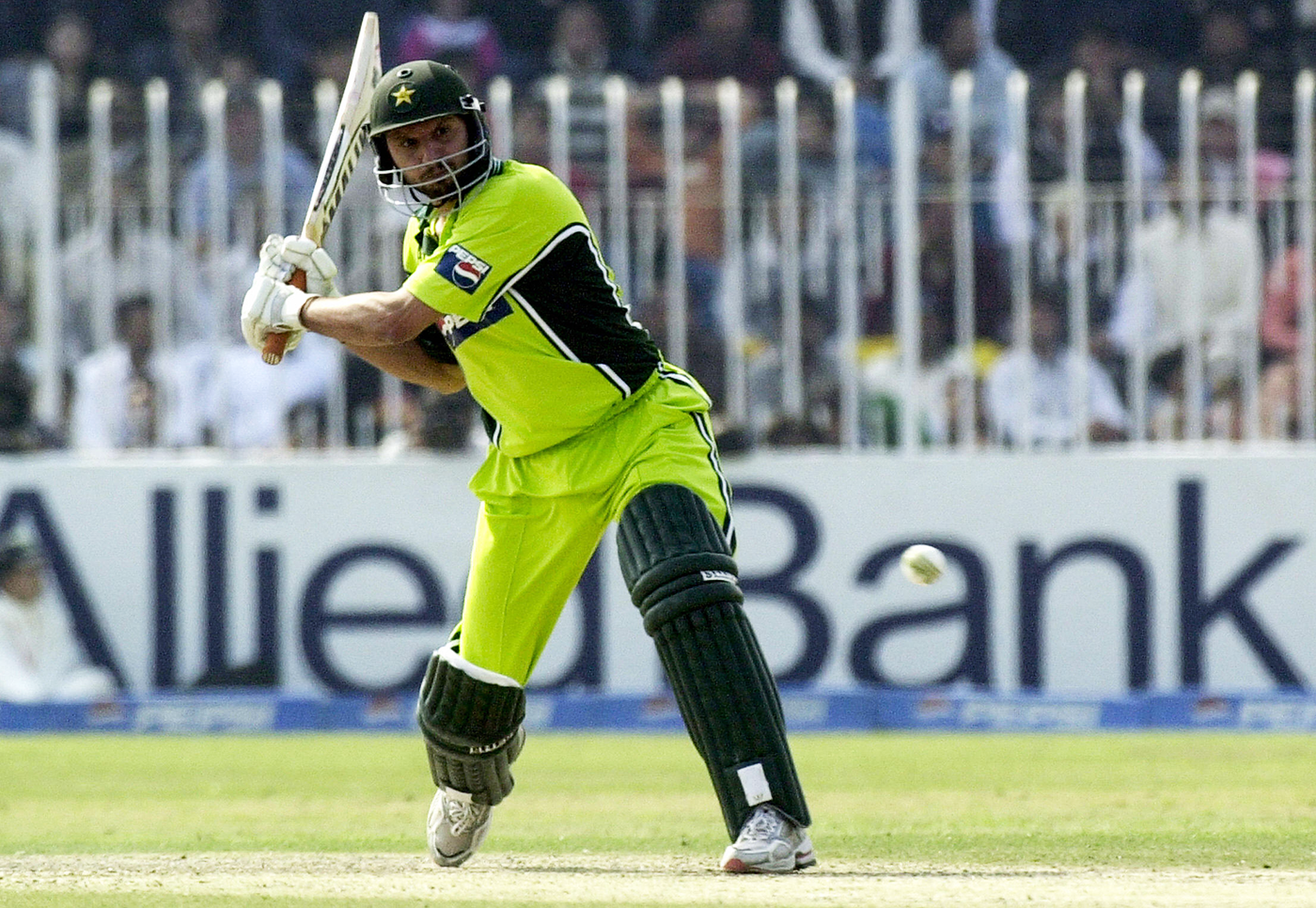 Shahid Afridi sets up for a big hit