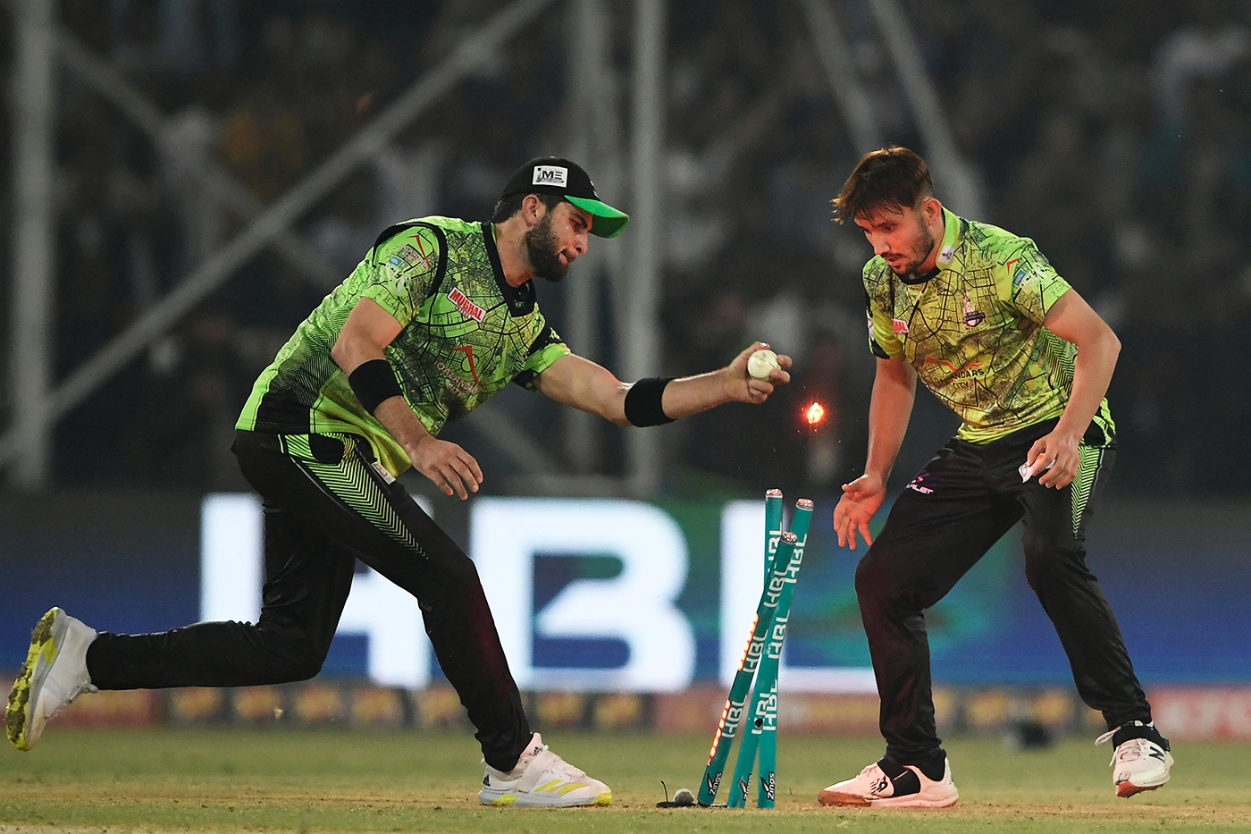 Shaheen Afridi, watched by Zaman Khan, runs out Khushdil Shah off the last ball of the PSL final
